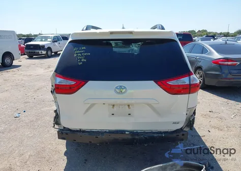 2019 Toyota Sienna Xle 8 Passenger z USA, uszkodzony, nr VIN 5TDYZ3DC4KS008620
